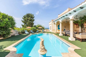 Spectacular Villa with pool and tennis court